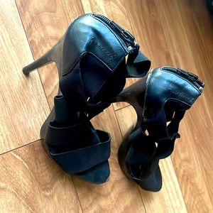 Black Aldo stretch fit pumps